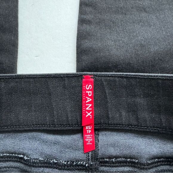 Spanx Vintage Black Distressed Skinny Jeans Size
20213R X-Small NWT - Picture 6 of 9